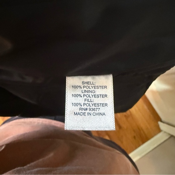 St. John's Bay Black Quilted Vest with Gold Accents. Front pockets. Womens L - Picture 5 of 6